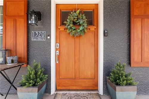 1320 E 29th St, Kansas City, MO, 64109-1222 | Card Image