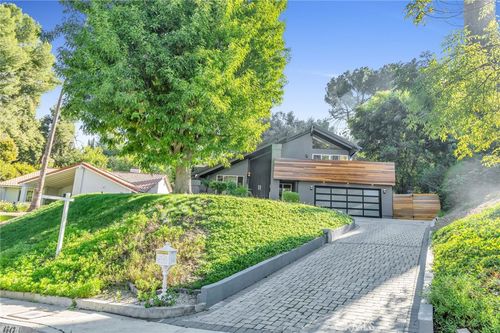4642 Poe Ave, Woodland Hills, CA, 91364-4652 | Card Image