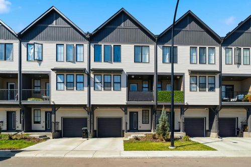 81 S Point Manor Sw, Airdrie, AB, T4B5M8 | Card Image