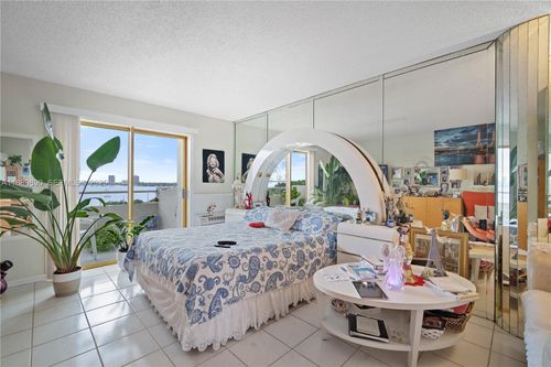 714-7904 West Dr, North Bay Village, FL, 33141-5592 | Card Image