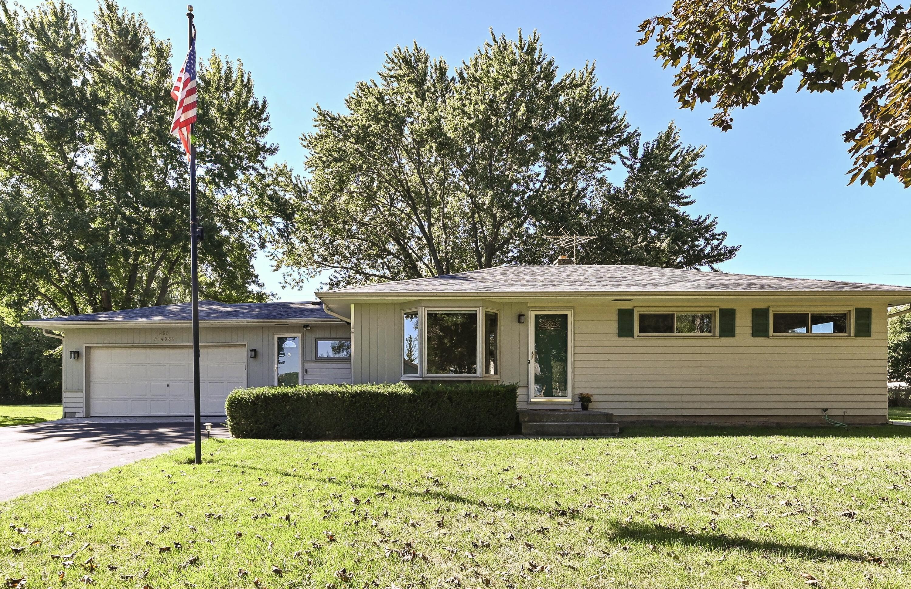 Carol Dr, Menomonee Falls, WI 53051