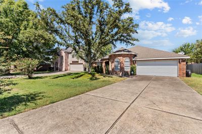 10926 Sharon Circle, House other with 3 bedrooms, 2 bathrooms and null parking in Montgomery TX | Image 2