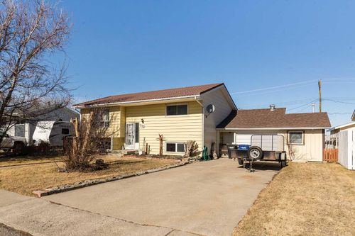 553 11 St, Fort Macleod, AB, T0L0Z0 | Card Image