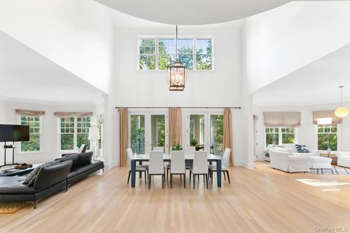 1477 Deerfield Rd, Water Mill, NY, 11976-2153 | Card Image