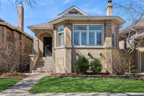 7446 N Rockwell St, Chicago, IL, 60645-1438 | Card Image