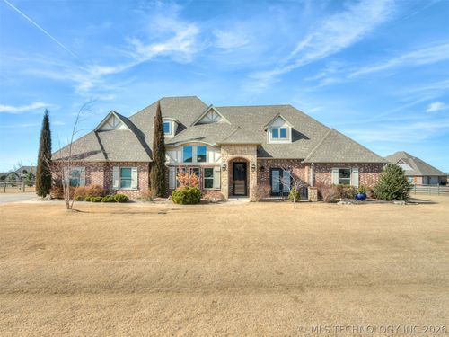 9038 N 66th East Ave, Owasso, OK, 74055-7679 | Card Image
