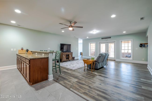 lower level living area | Image 41