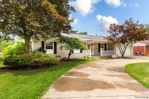 21918 Knudsen Dr, Grosse Ile, MI, 48138-1345 | Card Image