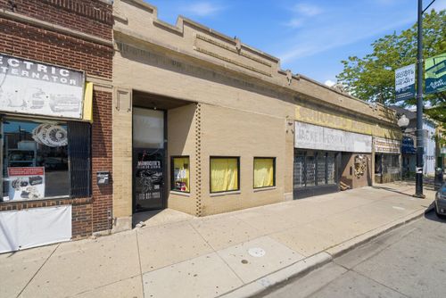 3348 W Montrose Ave, Chicago, IL, 60618-1247 | Card Image