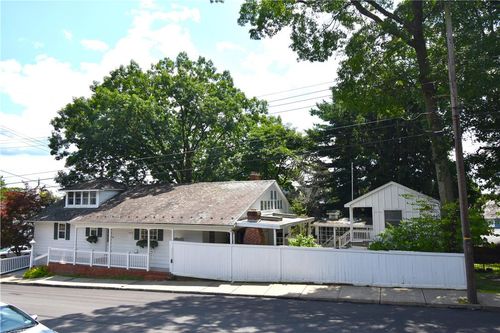 24 E Plainfield Ave, Pen Argyl, PA, 18072-1115 | Card Image
