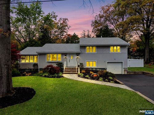 7 Chestnut Pl, Ho Ho Kus, NJ, 07423-1612 | Card Image