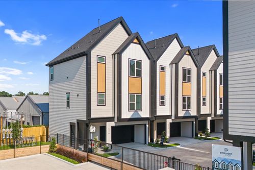 5204 Green Pines Dr, Houston, TX, 77066 | Card Image