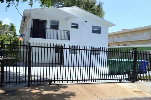 2-1467 Sw 3rd St, Miami, FL, 33135-2250 | Card Image