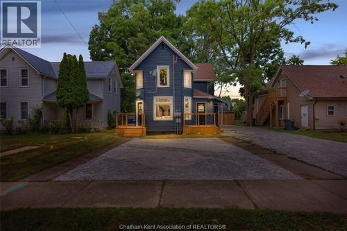 217 Selkirk St, Chatham, ON, N7L1Z3 | Card Image