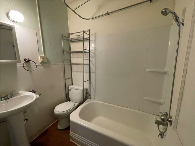 2406 Peach St, Condo with 2 bedrooms, 1 bathrooms and null parking in Erie PA | Image 4
