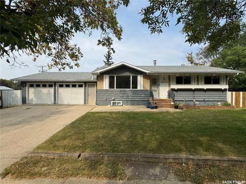 1609 Warren Ave, Weyburn, SK, S4H0M3 | Card Image