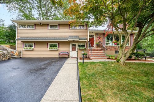 22 Arthur Woods Ave, Burlington, MA, 01803-2517 | Card Image