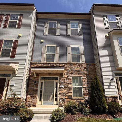 203 Pomegranate Ln, FREDERICK, MD, 21701-2647 | Card Image