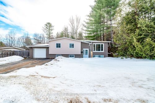 65 Armstrong Rd, Petawawa, ON, K8H2S2 | Card Image