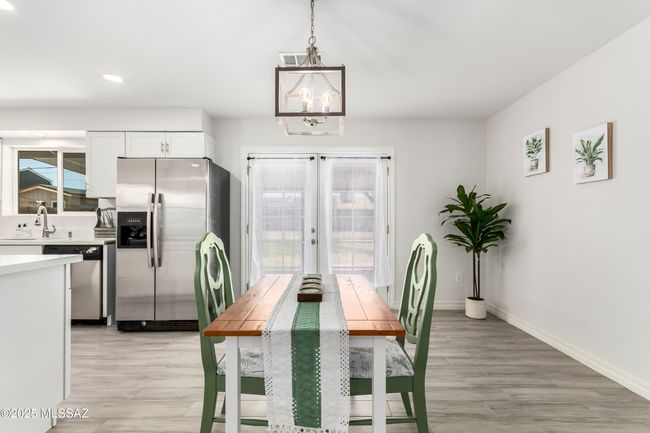 Eat-In Kitchen | Image 13