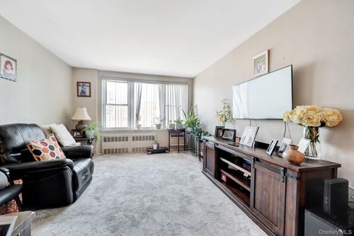 712-333 Bronx River Road, Yonkers, NY, 10704 | Card Image