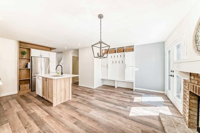 207 Coachway Rd Sw, House other with 3 bedrooms, 3 bathrooms and 2 parking in Calgary AB | Image 11