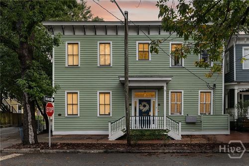 b-304 E Ct, savannah, GA, 31404-1910 | Card Image