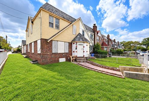 19920 115th Ave, Saint Albans, NY, 11412-2827 | Card Image