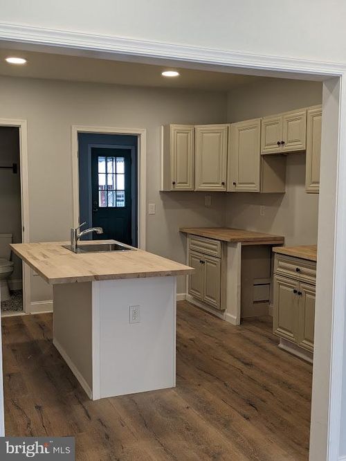 2715 Mura St, BALTIMORE, MD, 21213-3812 | Card Image