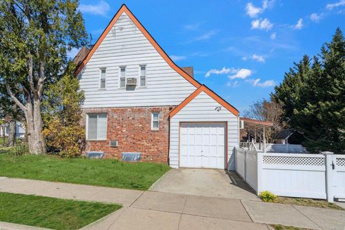 448 Nassau Blvd, Williston Park, NY, 11596-2327 | Card Image