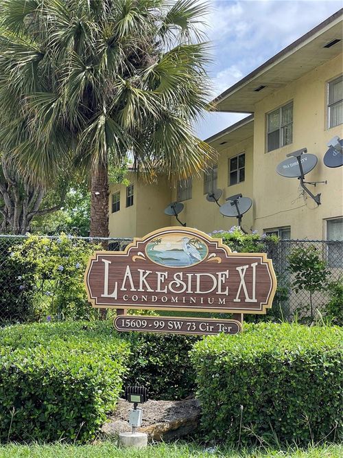 9-15699 Sw 73rd Circle Ter, Miami, FL, 33193-1808 | Card Image
