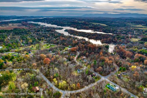 910 Sleepy Hollow Rd, Athens, NY, 12015-3409 | Card Image