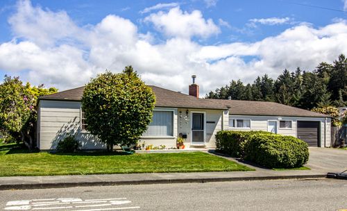 3205 R St, Eureka, CA, 95503-5533 | Card Image