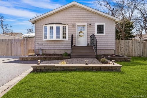 22 Beech Ave, Farmingville, NY, 11738-1604 | Card Image