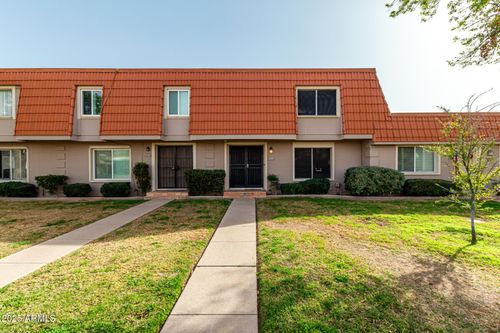 8207 E Vista Dr, Scottsdale, AZ, 85250-7319 | Card Image