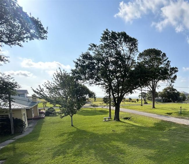 231 Bayshore Rd, House other with 2 bedrooms, 2 bathrooms and 2 parking in Anahuac TX | Image 11
