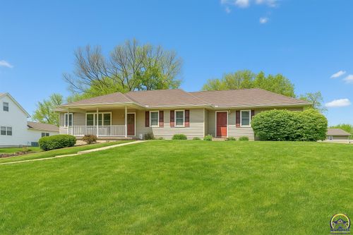 915 Walnut St, Valley Falls, KS, 66088-1239 | Card Image