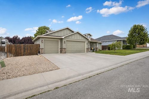 1557 Ne Cinder Loop, Mountain Home, ID, 83647-6343 | Card Image