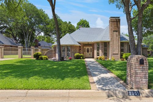 2001 Thames Dr, Arlington, TX, 76017-2771 | Card Image