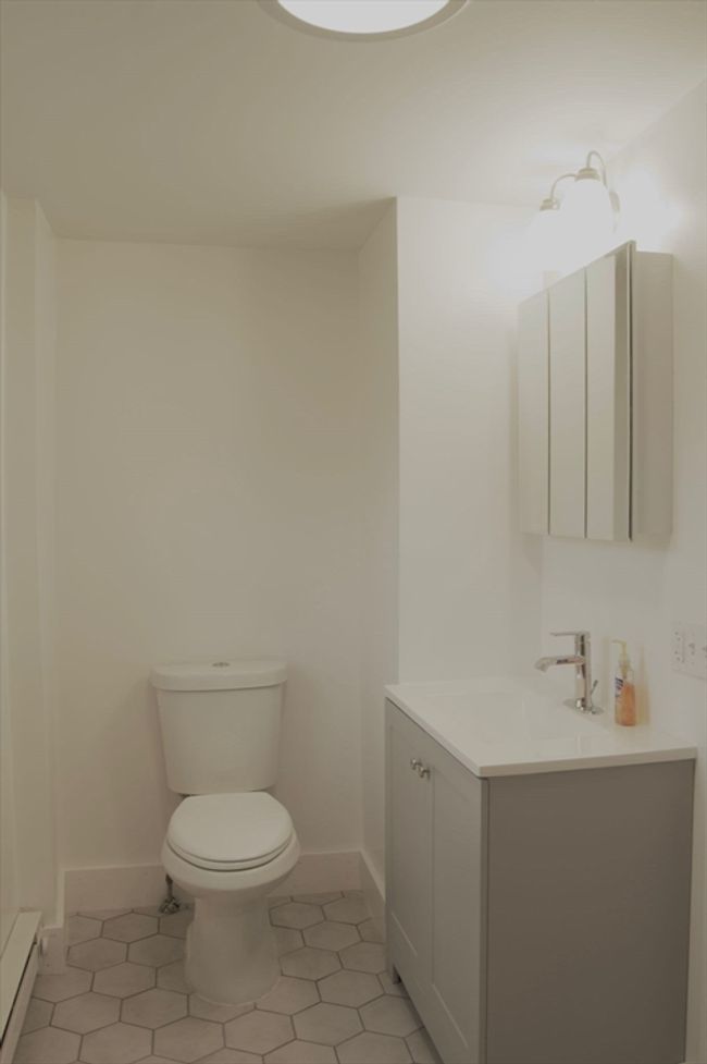 APT-3 - 105 Clarendon St, Condo with 4 bedrooms, 1 bathrooms and 1 parking in Fitchburg MA | Image 6