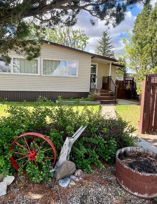 406 3 Avenue, Warner, AB, T0K2L0 | Card Image