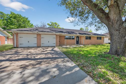 1215 Lawrence St, Rosenberg, TX, 77471-3827 | Card Image