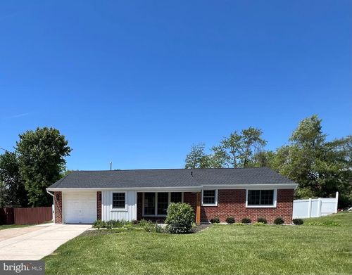 400 Deb Ln, WARMINSTER, PA, 18974-5232 | Card Image