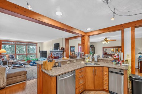 21-18D White Oaks Loop, West Dover, VT, 05356-8902 | Card Image