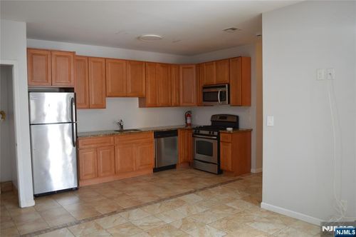 16-18 N Front, Bergenfield, NJ, 07621 | Card Image