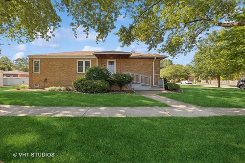9921 Cook Ave, Oak Lawn, IL, 60453-3830 | Card Image
