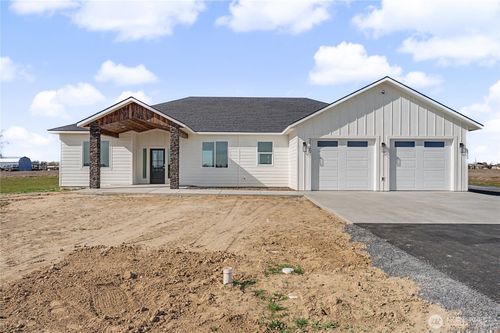 2920 Road H Ne, Moses Lake, WA, 98837 | Card Image