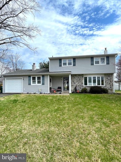 1751 Bristol Oxford Valley Rd, LEVITTOWN, PA, 19057-1301 | Card Image