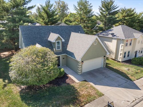 412 N Village Cir, Columbia, MO, 65203-5666 | Card Image