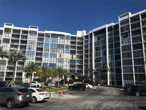 apt-627-1000 Parkview Dr, Hallandale Beach, FL, 33009-8916 | Card Image